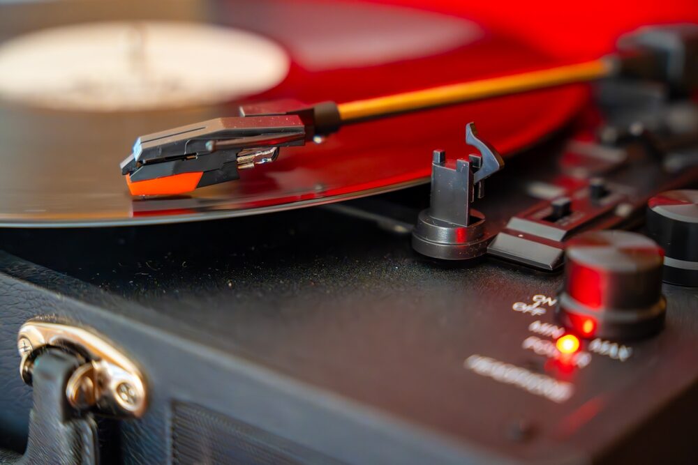 Ascolto di musica in un listening bar